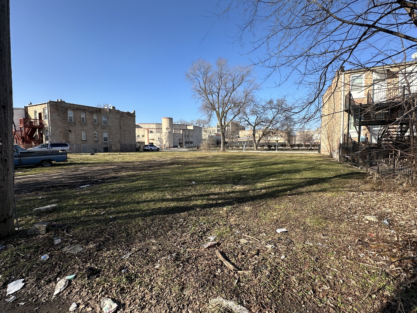 4111 West Monroe Street Chicago, IL 60624 - Photo 4 of 7 a view of a yard with a house