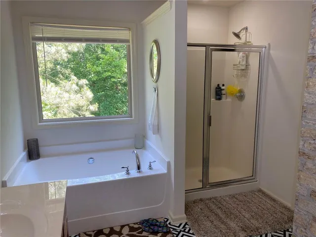 a view of livingroom with furniture and a ceiling fan