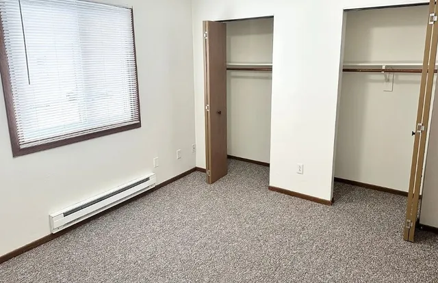 $780 | 902-905 North 14th Street, Indianola, IA 50125