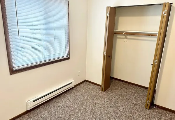 $780 | 902-905 North 14th Street, Indianola, IA 50125