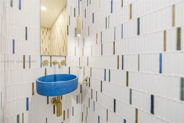 a bathroom with sink and a mirror