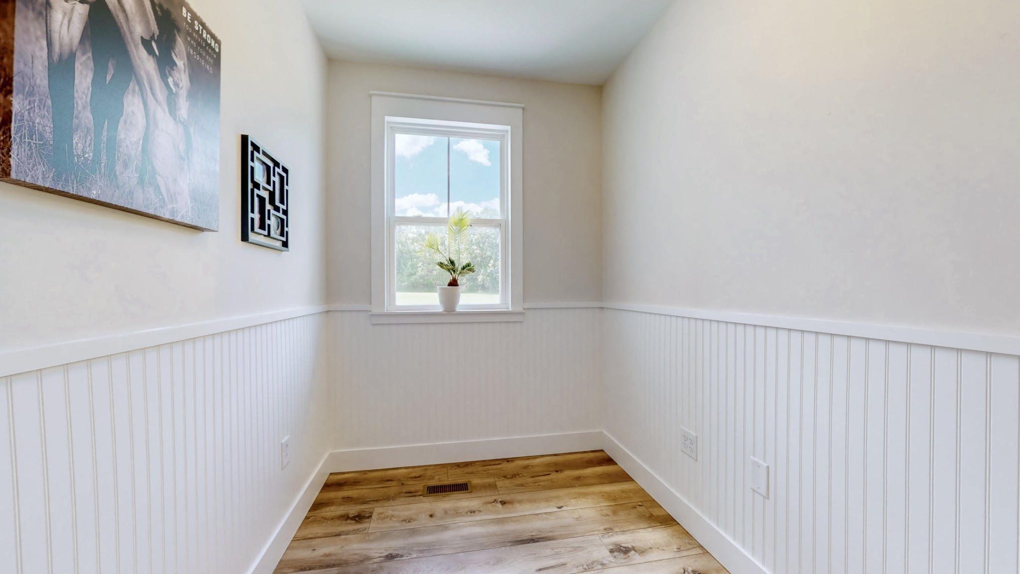 548 Buddy Road Burns, TN 37029 - Photo 13 of 47 a view of small space with closet area