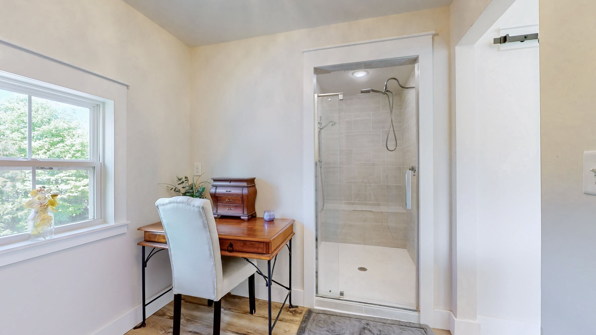 548 Buddy Road Burns, TN 37029 - Photo 20 of 47 a bathroom with a mirror a bathtub and a shower