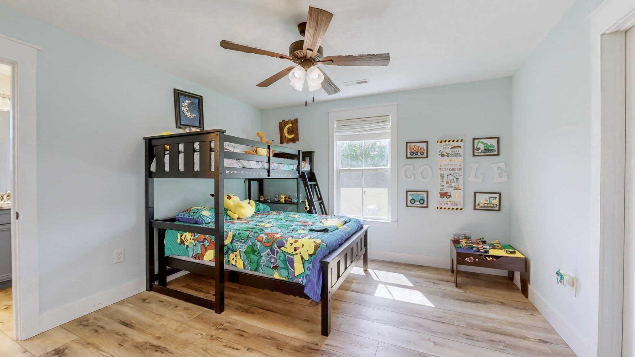 548 Buddy Road Burns, TN 37029 - Photo 21 of 47 a bedroom with furniture and a table