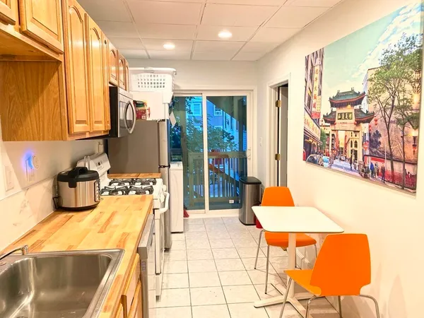 $3,200 | 130 West 8th Street, Unit 2, Boston, MA 02127