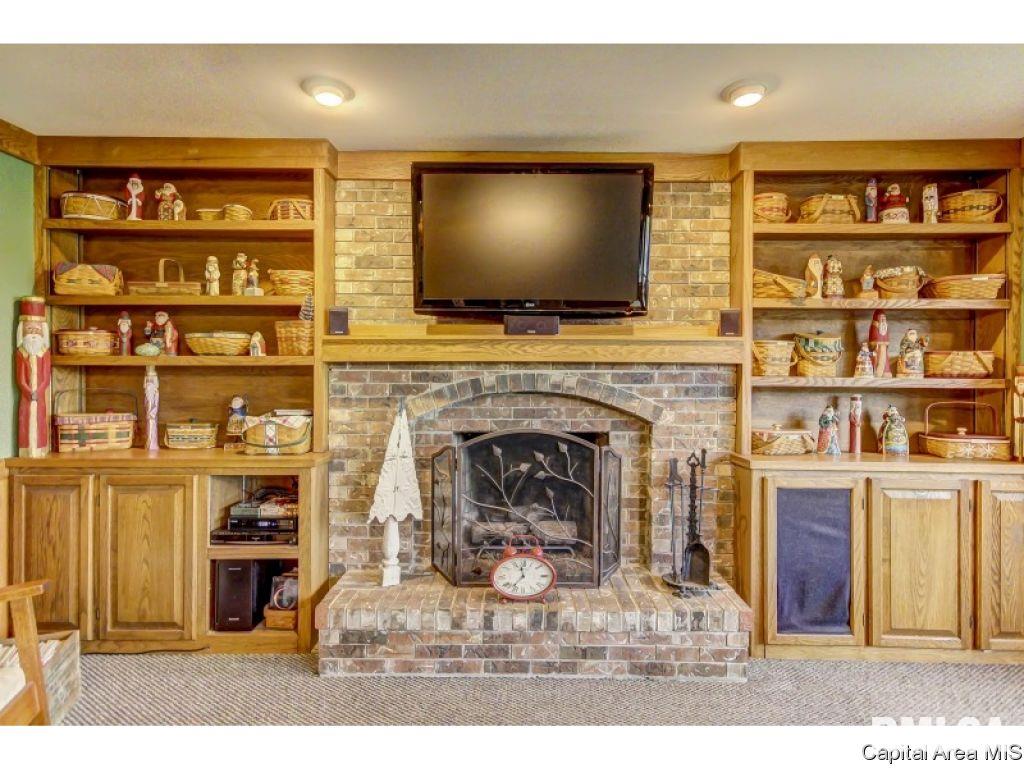 3821 West Bluffs Road Springfield, IL 62711 - Photo 2 of 36