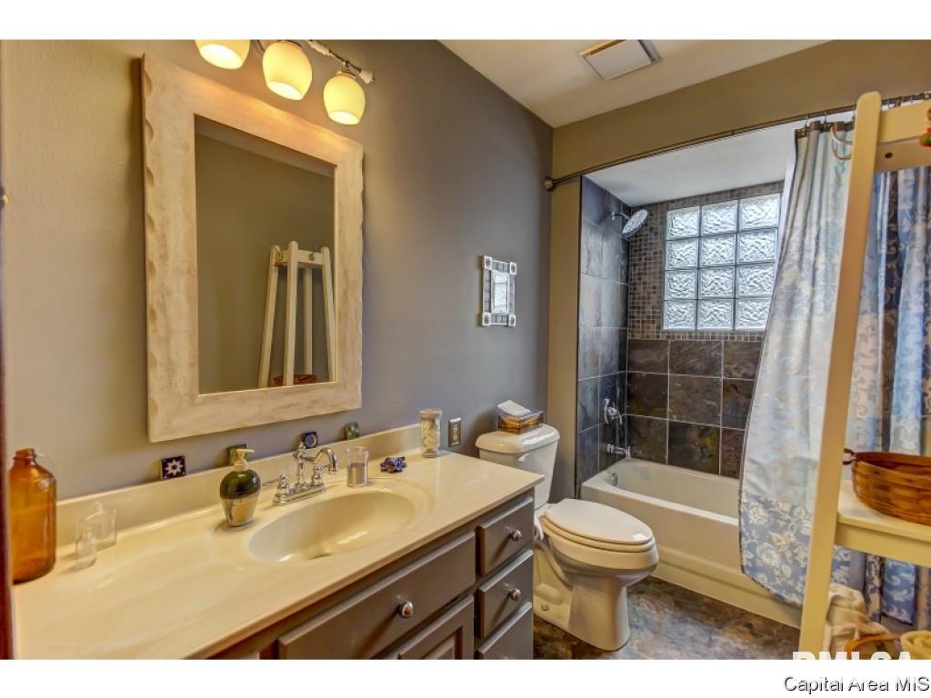 3821 West Bluffs Road Springfield, IL 62711 - Photo 23 of 36