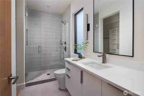 $11,700,000 | 9810 Southeast Shoreland Drive, Bellevue, WA 98004