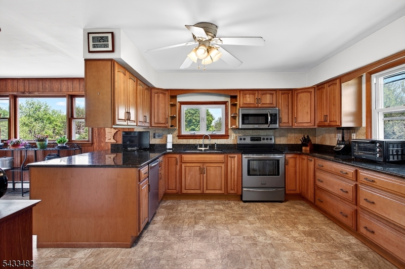 127 Hillcrest Road Flemington, NJ 08822 - Photo 12 of 38