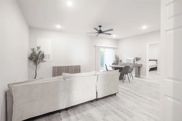 $1,450 | 2101 Reinke Road, Unit 8203, Waller, TX 77484