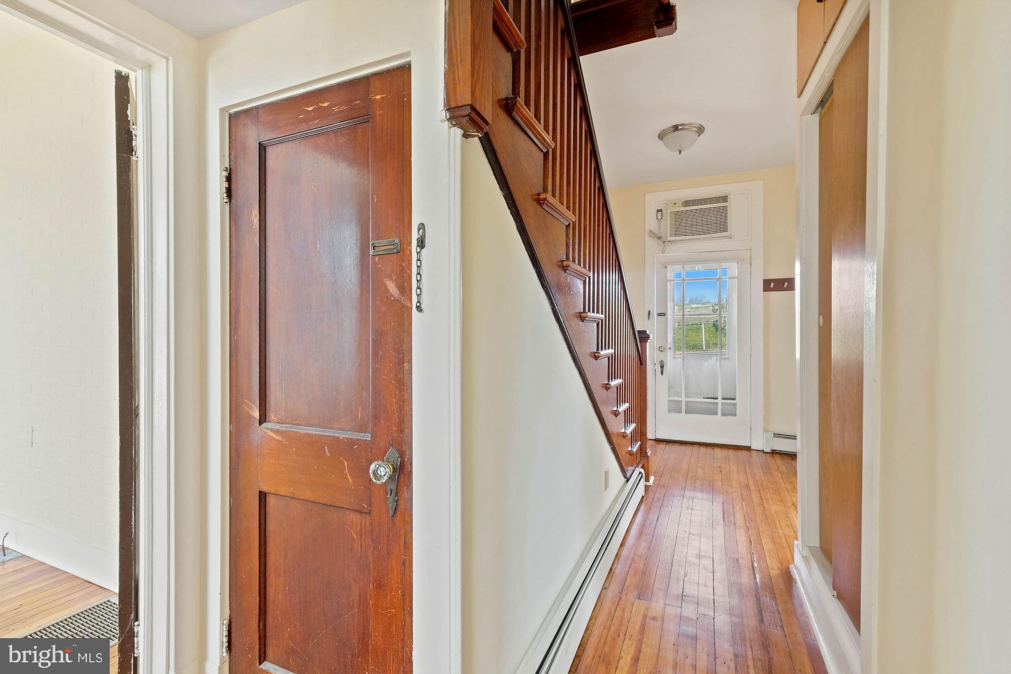 4326 Araby Church Road Frederick, MD 21704 - Photo 11 of 34 Downstairs hallway