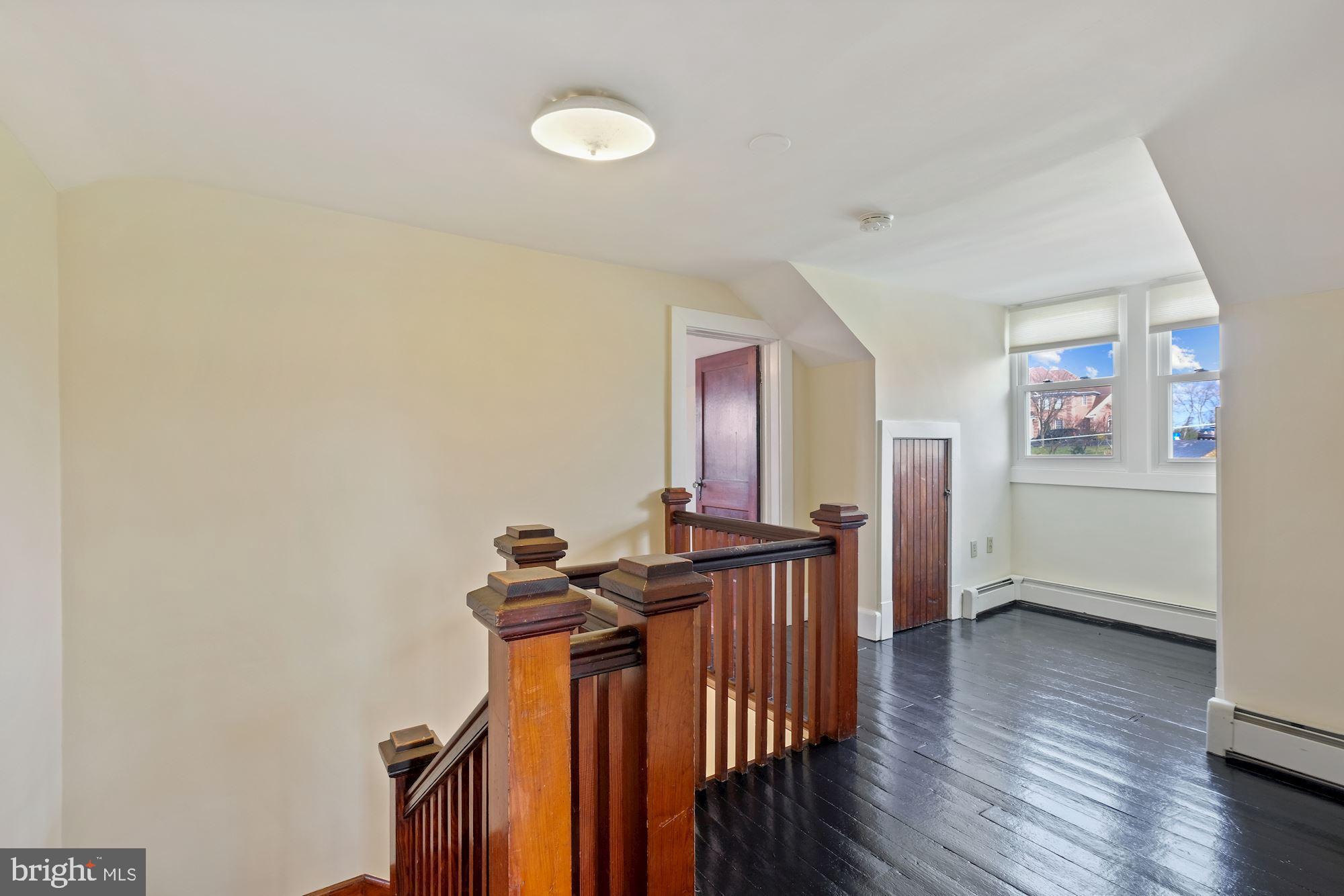 4326 Araby Church Road Frederick, MD 21704 - Photo 19 of 34 Upstairs hallway