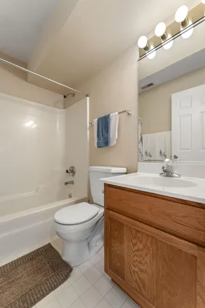 $184,900 | 2343 99th Street, Unit 2A, Highland, IN 46322