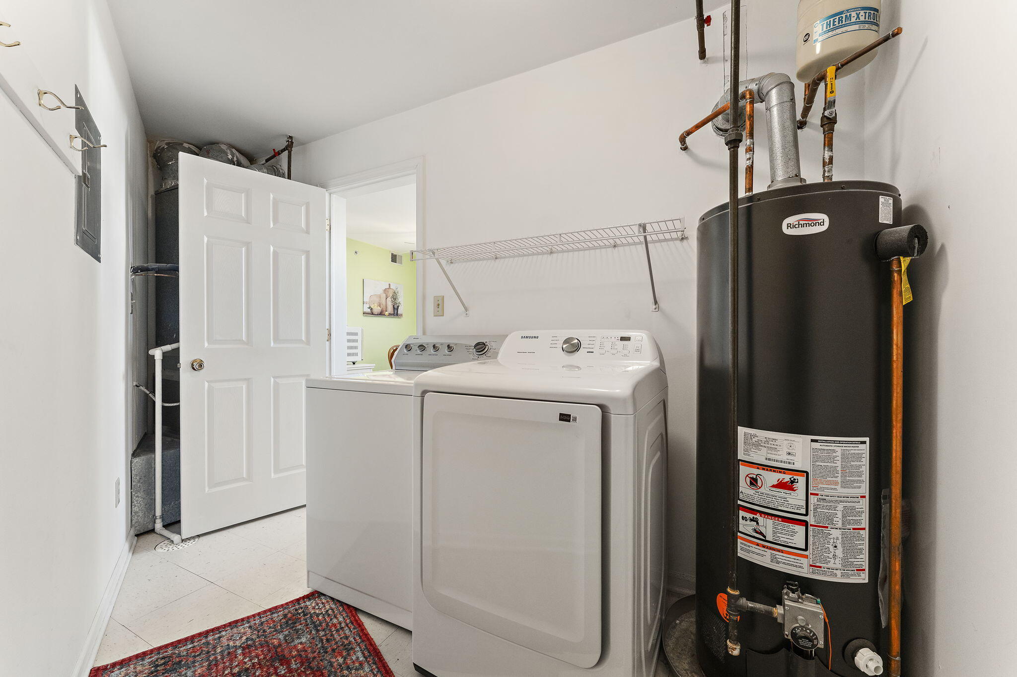 2343 99th Street, Unit 2A Highland, IN 46322 - Photo 13 of 14 2048x1365