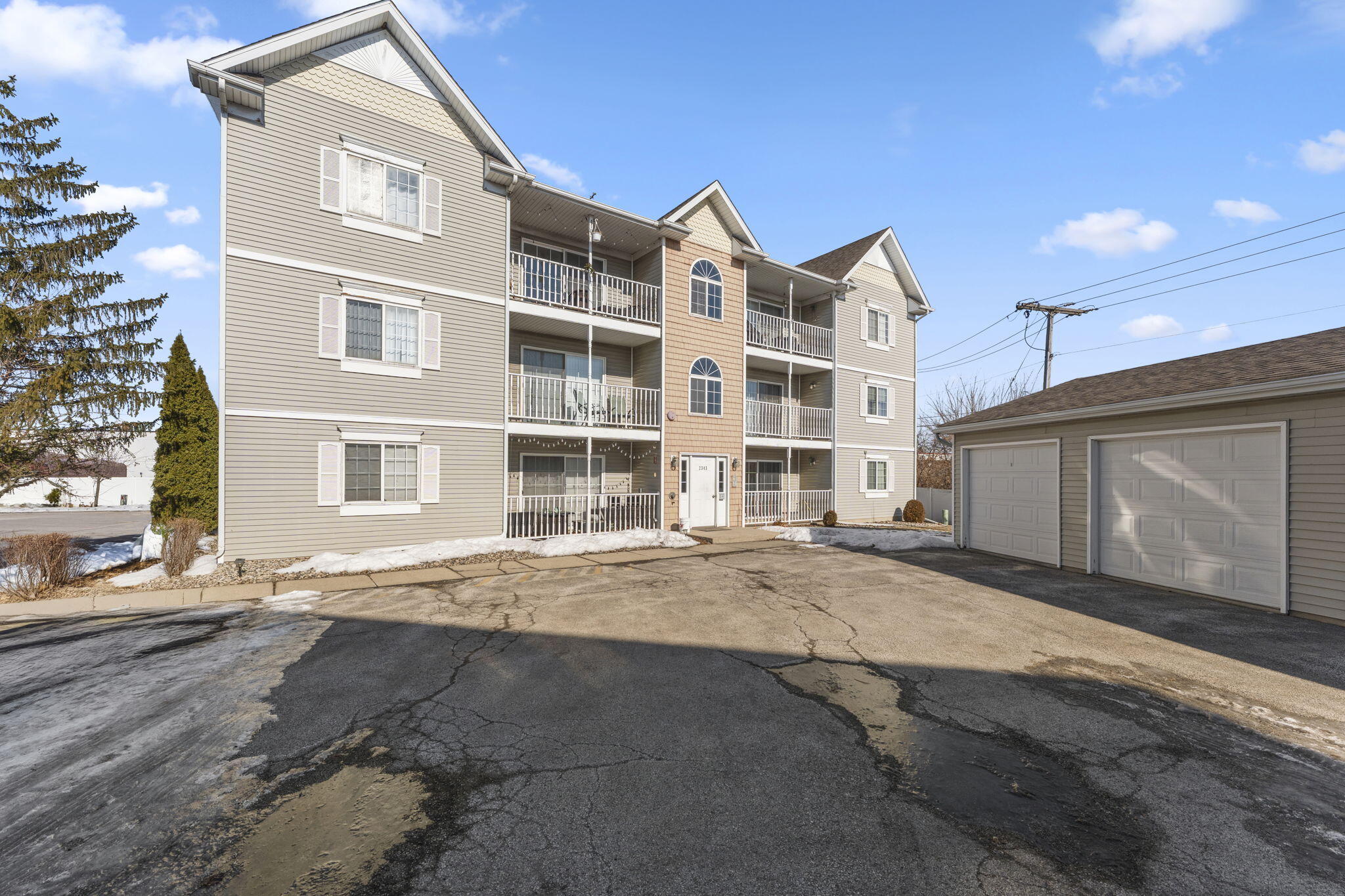 2343 99th Street, Unit 2A Highland, IN 46322 - Photo 14 of 14 2048x1365