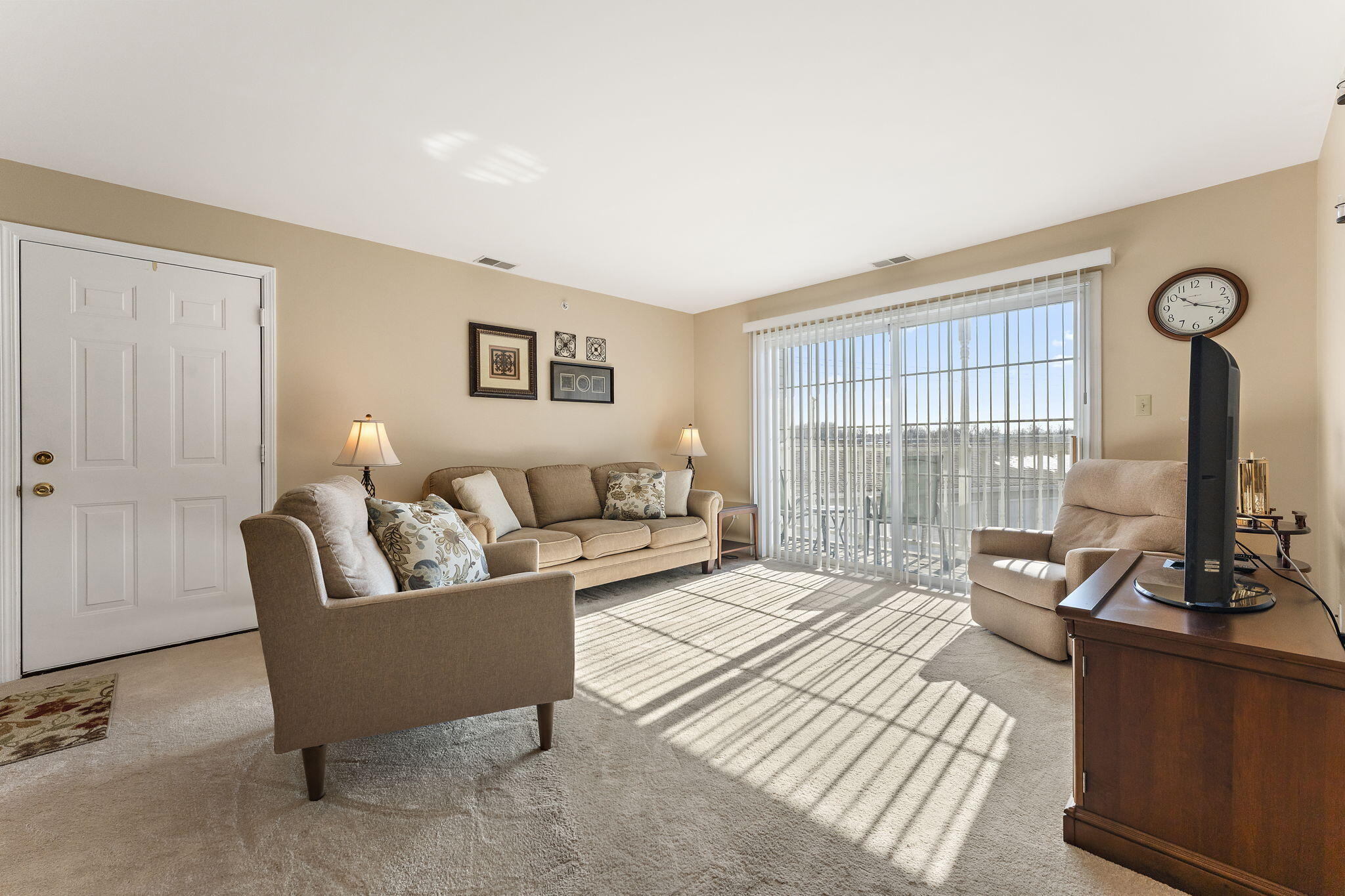 2343 99th Street, Unit 2A Highland, IN 46322 - Photo 2 of 14 2048x1365