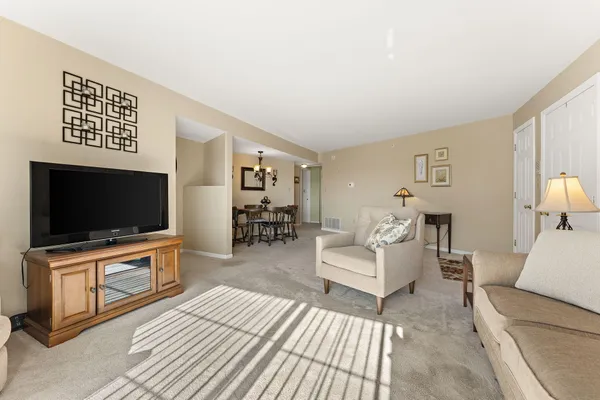 $184,900 | 2343 99th Street, Unit 2A, Highland, IN 46322