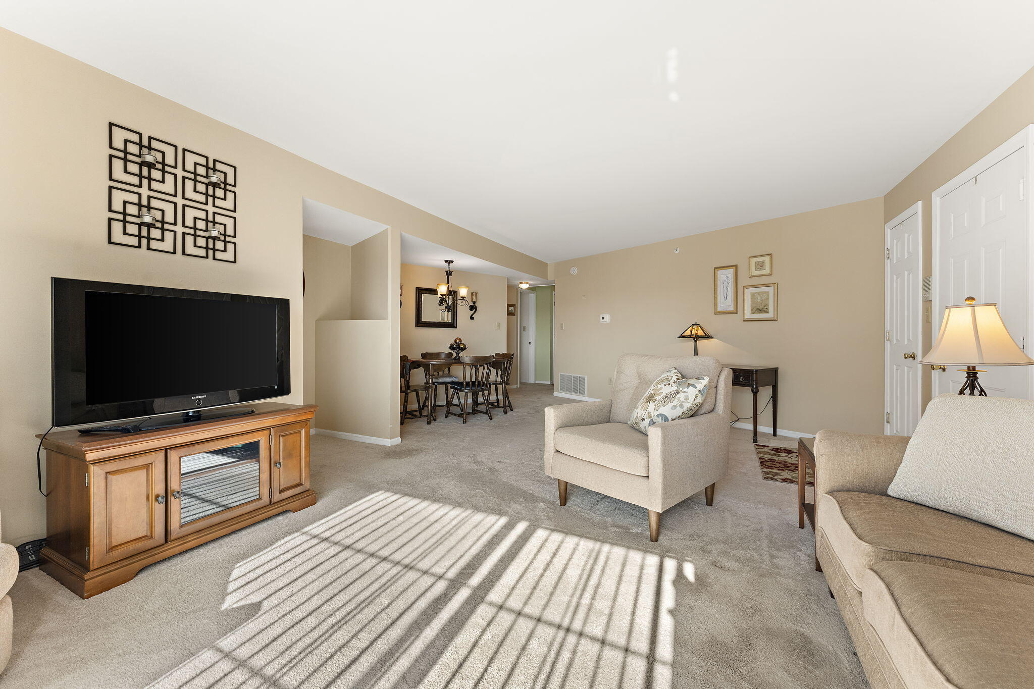 2343 99th Street, Unit 2A Highland, IN 46322 - Photo 3 of 14 2048x1365