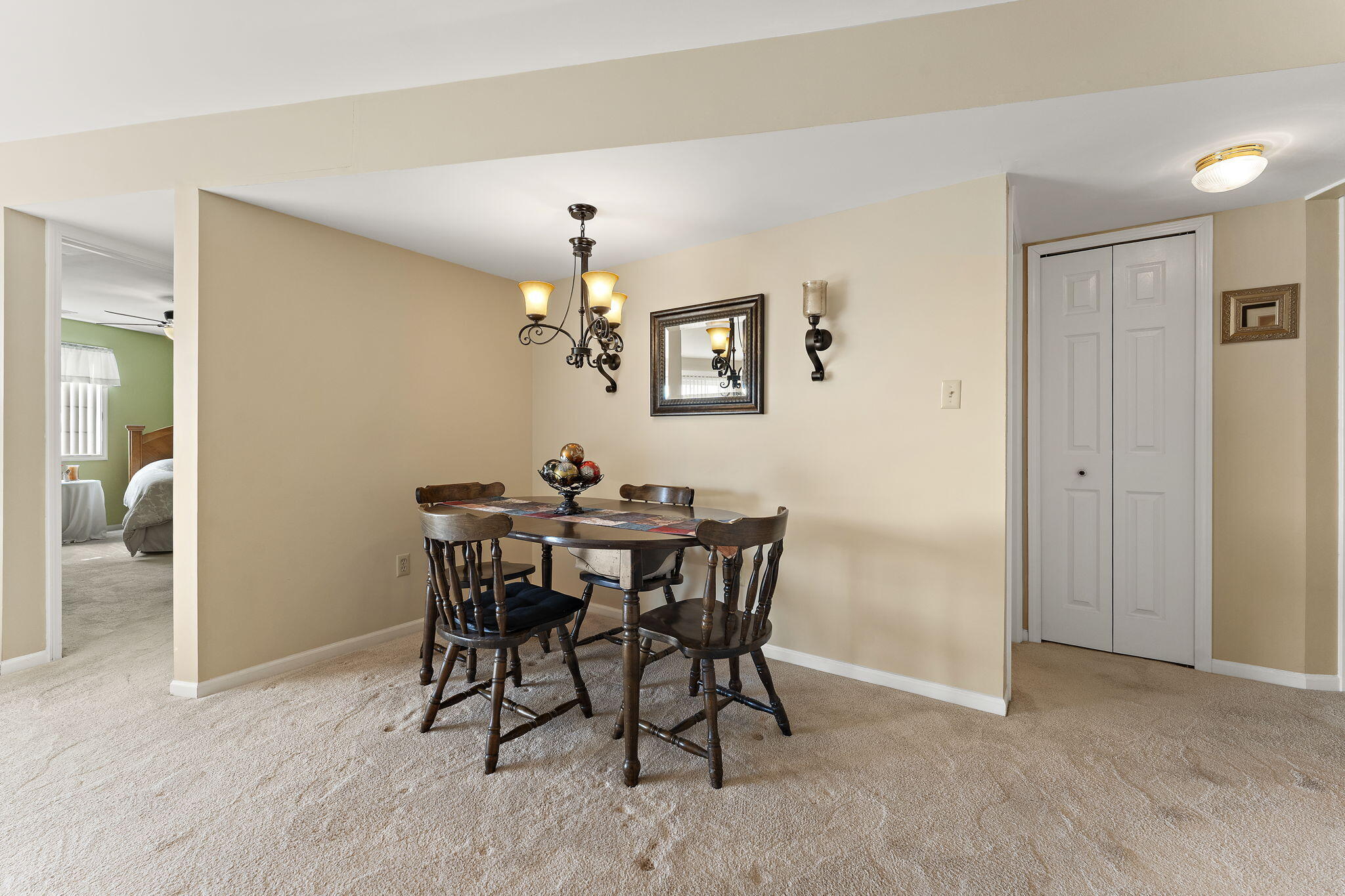 2343 99th Street, Unit 2A Highland, IN 46322 - Photo 4 of 14 2048x1365