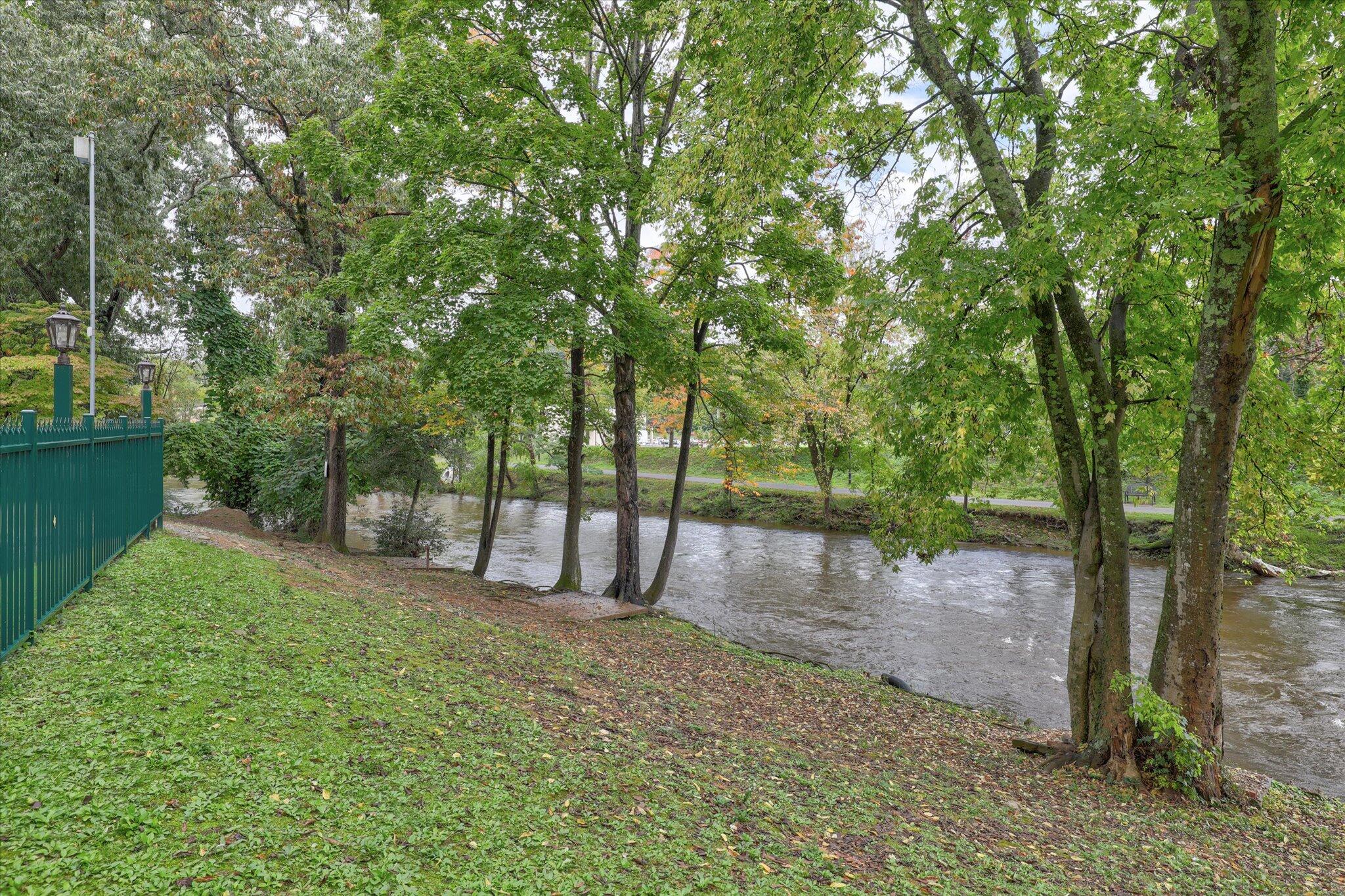 3215 North River Road, Unit 408 Pigeon Forge, TN 37863 - Photo 3 of 25 04-IMG_3423_4_5_6_7