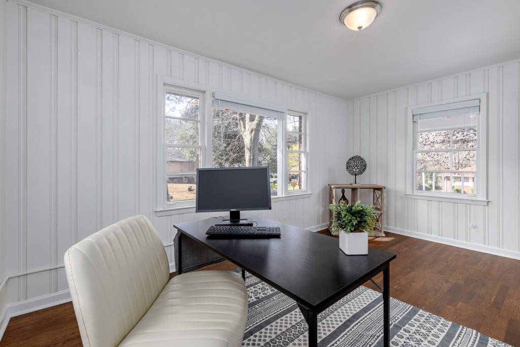 282 Willis Mill Road Southwest Atlanta, GA 30311 - Photo 5 of 25 a living room with furniture and a potted plant