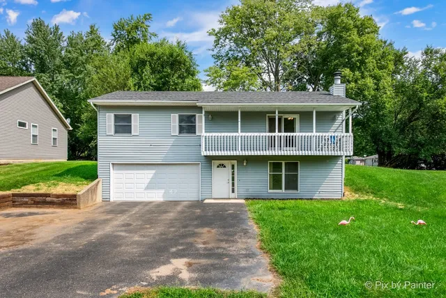 $299,900 | 1233 Lakewood Drive, Somonauk, IL 60552