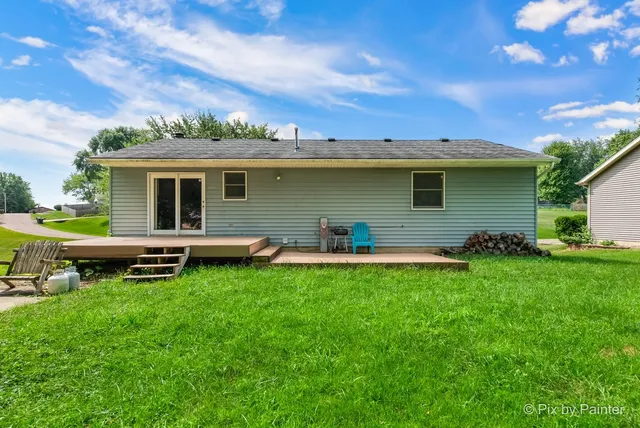 $299,900 | 1233 Lakewood Drive, Somonauk, IL 60552