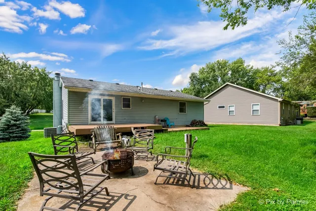 $299,900 | 1233 Lakewood Drive, Somonauk, IL 60552