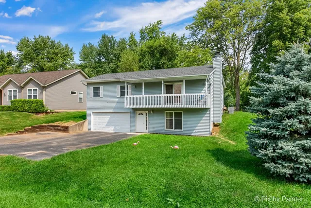 $299,900 | 1233 Lakewood Drive, Somonauk, IL 60552