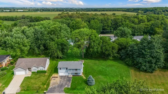 $299,900 | 1233 Lakewood Drive, Somonauk, IL 60552