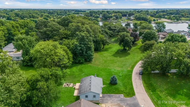 $299,900 | 1233 Lakewood Drive, Somonauk, IL 60552