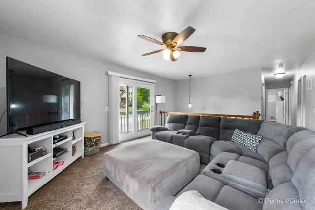 $299,900 | 1233 Lakewood Drive, Somonauk, IL 60552