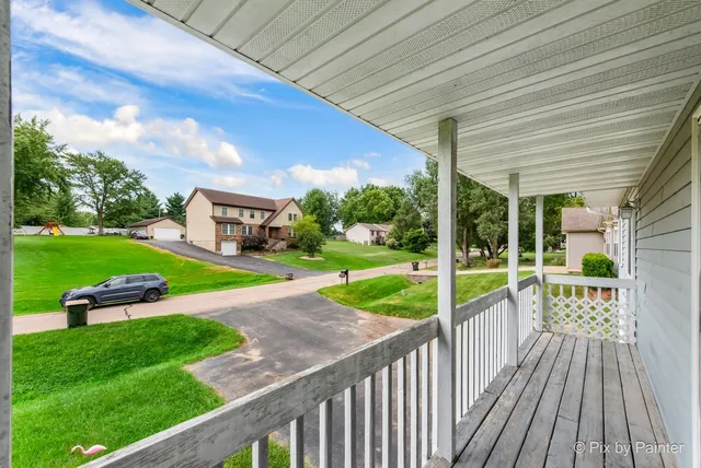 $299,900 | 1233 Lakewood Drive, Somonauk, IL 60552