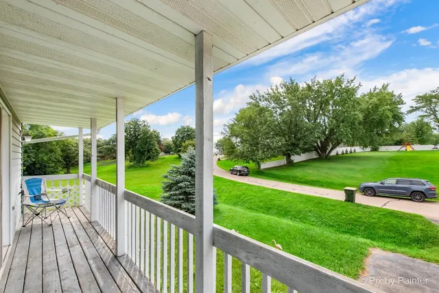 $299,900 | 1233 Lakewood Drive, Somonauk, IL 60552