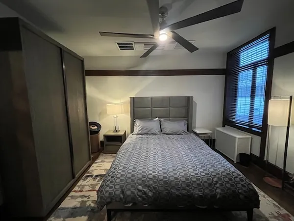 $2,900 | 1372 East 57th Street, Unit 2, Chicago, IL 60637