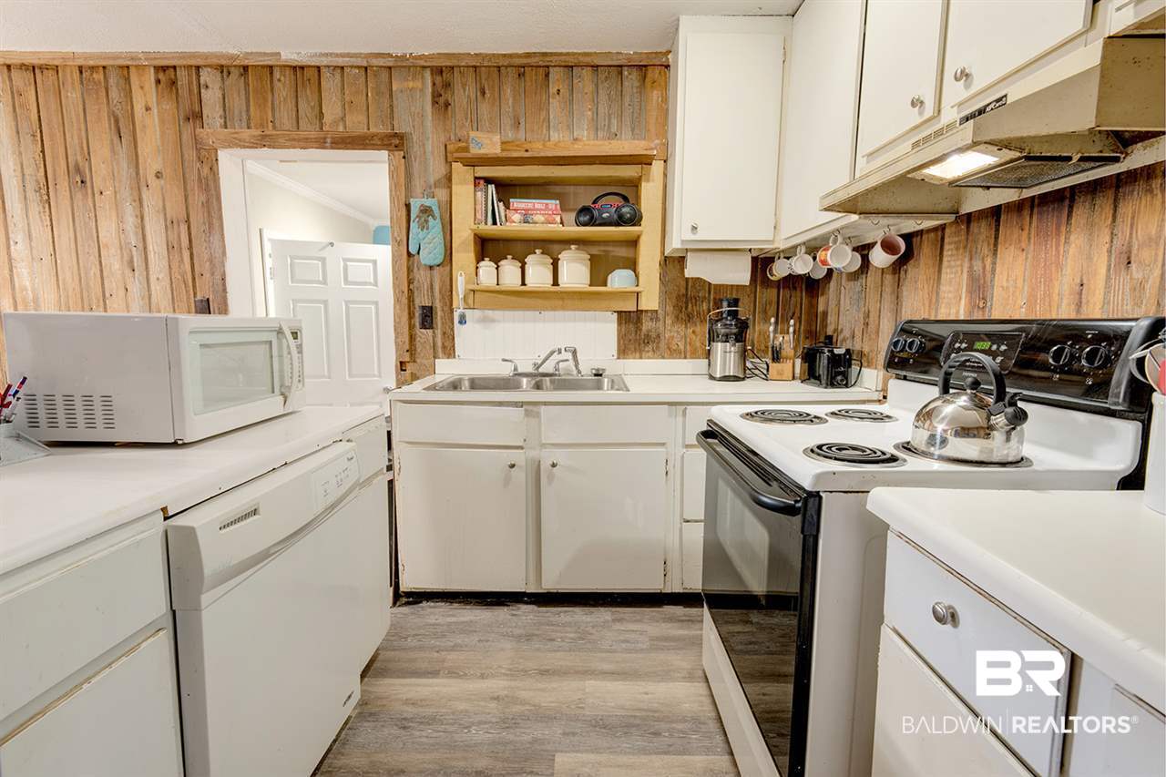 23425 Vaughn Road Robertsdale, AL 36567 - Photo 9 of 19 Kitchen