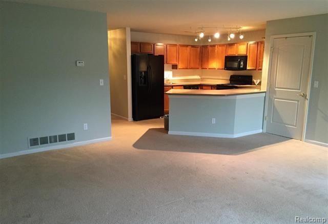 34094 Utica Road Fraser, MI 48026 - Photo 3 of 16 31242623-2.jpg