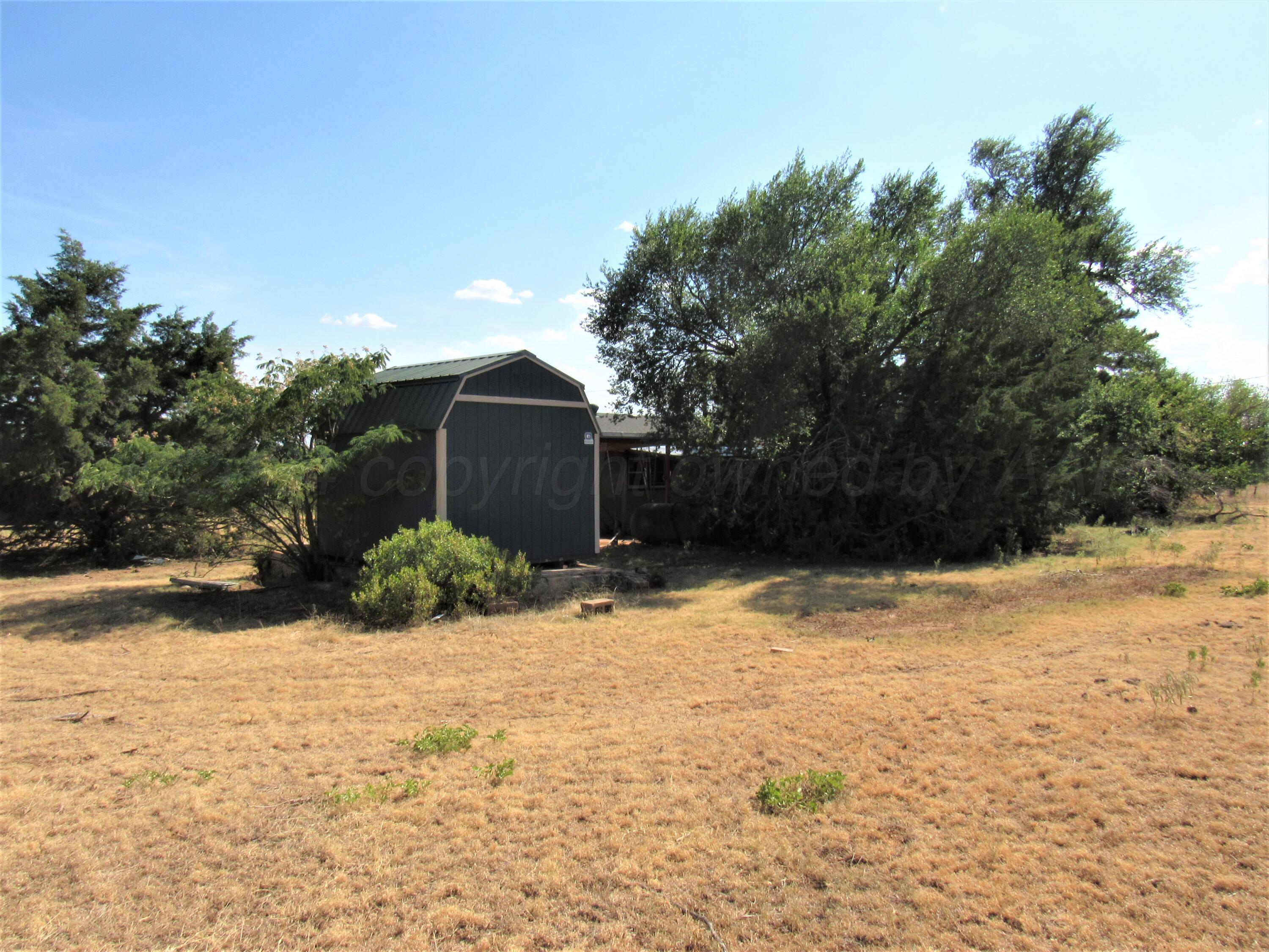 6761 County Road 11 Shamrock, TX 79079 - Photo 21 of 33 a backyard of a house