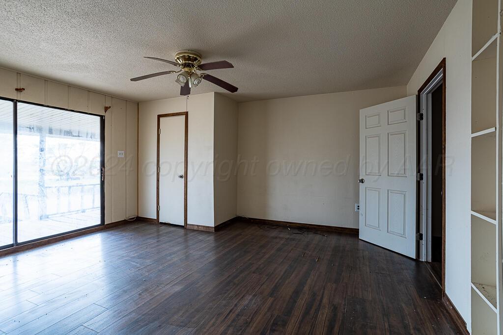 6761 County Road 11 Shamrock, TX 79079 - Photo 10 of 33 a view of empty room with wooden floor and fan