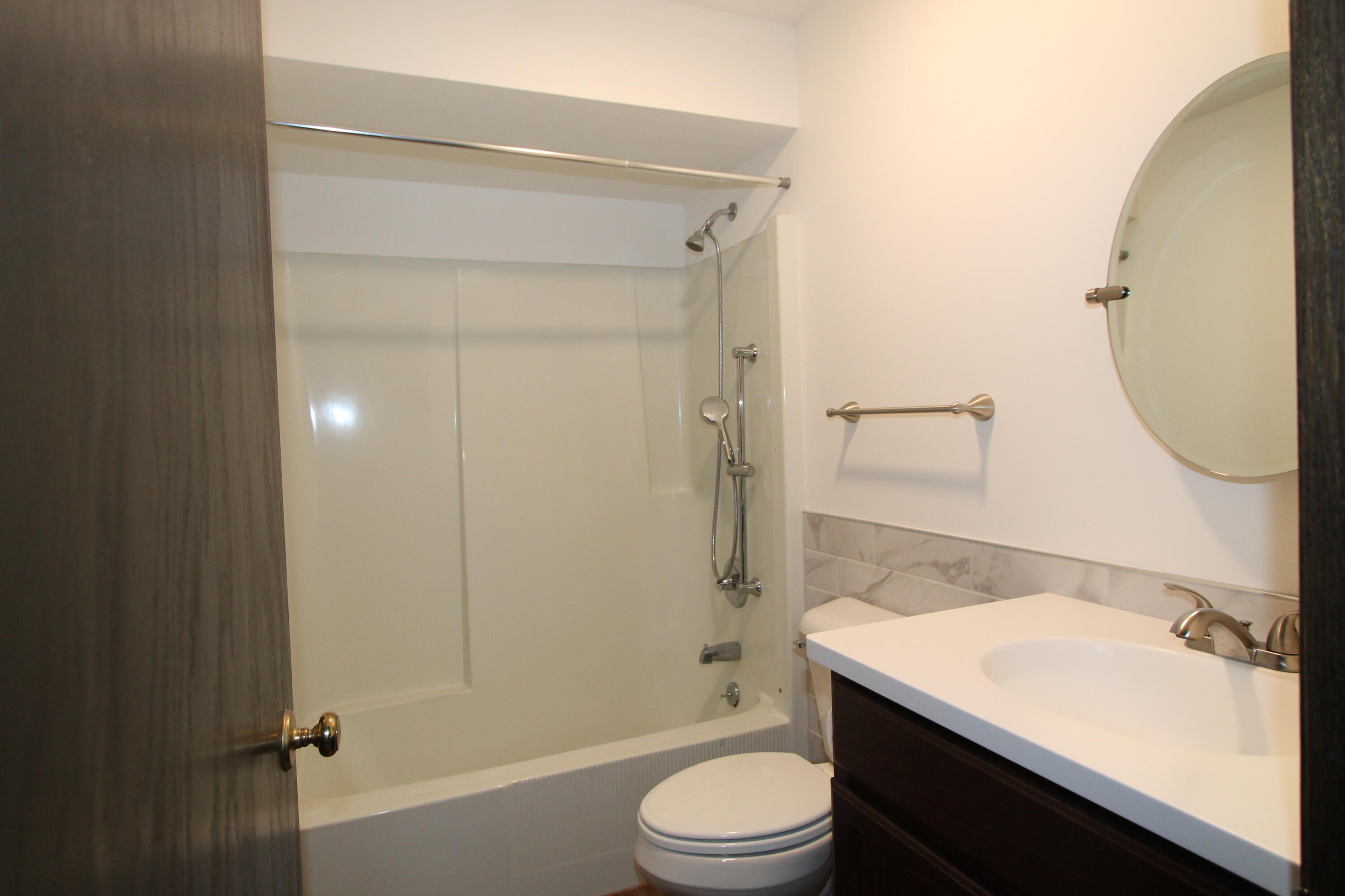 267 Robins Run Burlington, WI 53105 - Photo 11 of 34 Bath 2
