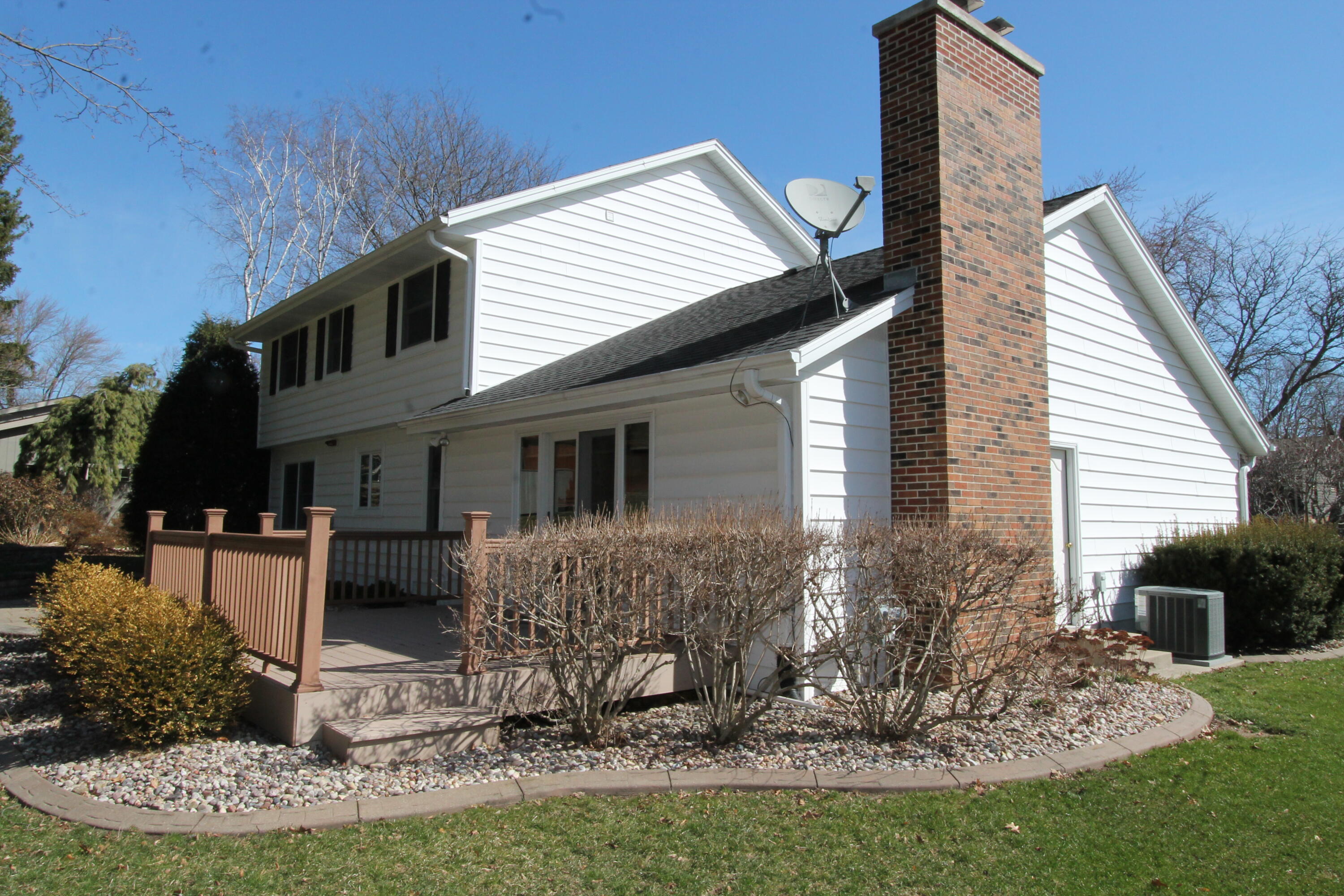 267 Robins Run Burlington, WI 53105 - Photo 32 of 34 Rear View 4
