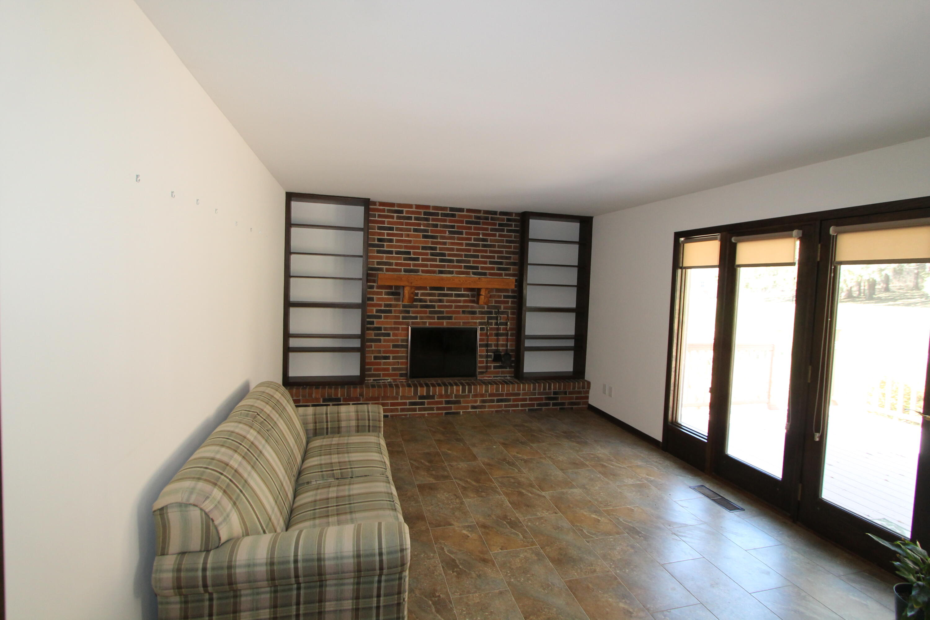 267 Robins Run Burlington, WI 53105 - Photo 4 of 34 Family Room