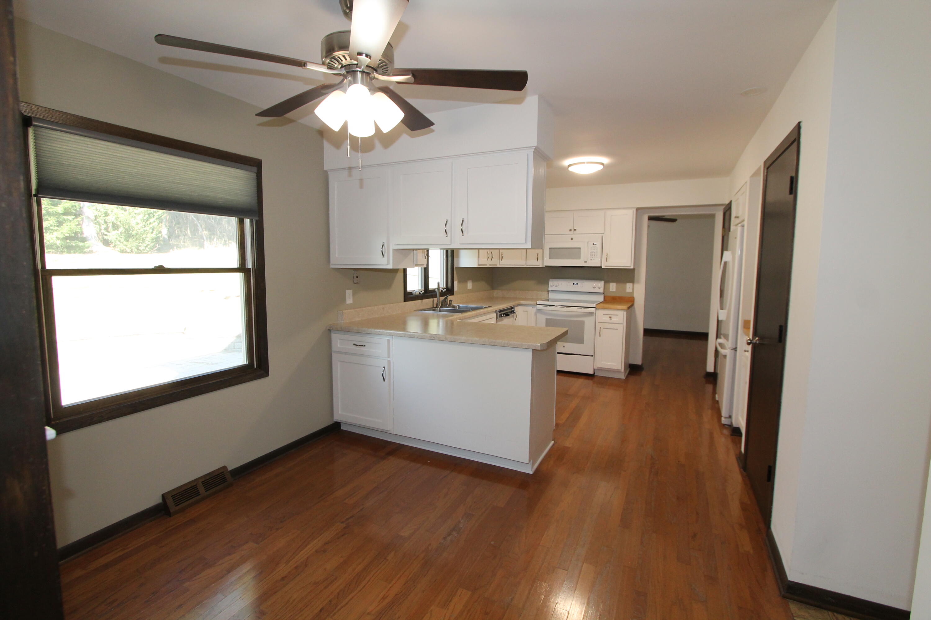 267 Robins Run Burlington, WI 53105 - Photo 6 of 34 Dinette