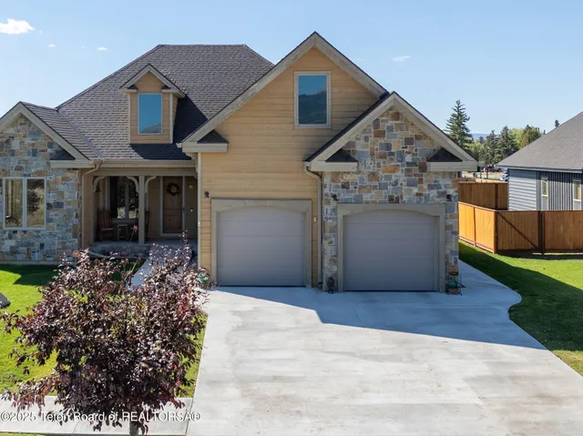 $1,099,000 | 70 Baywood Drive, Driggs, ID 83422