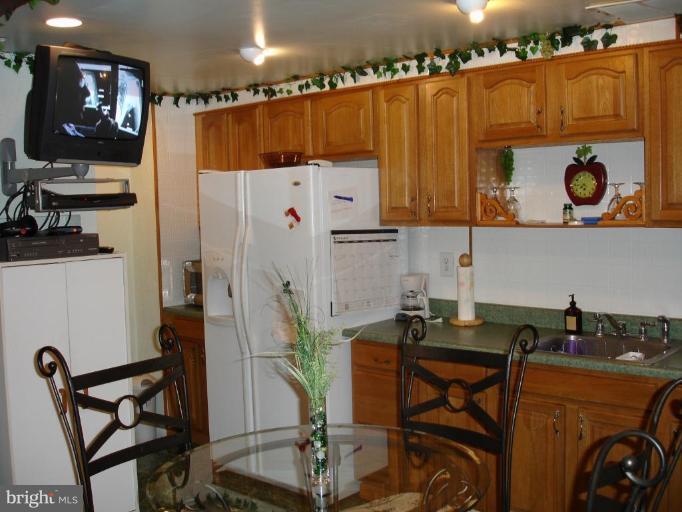 5512 Whitwood Road Baltimore, MD 21206 - Photo 6 of 17 Kitchen