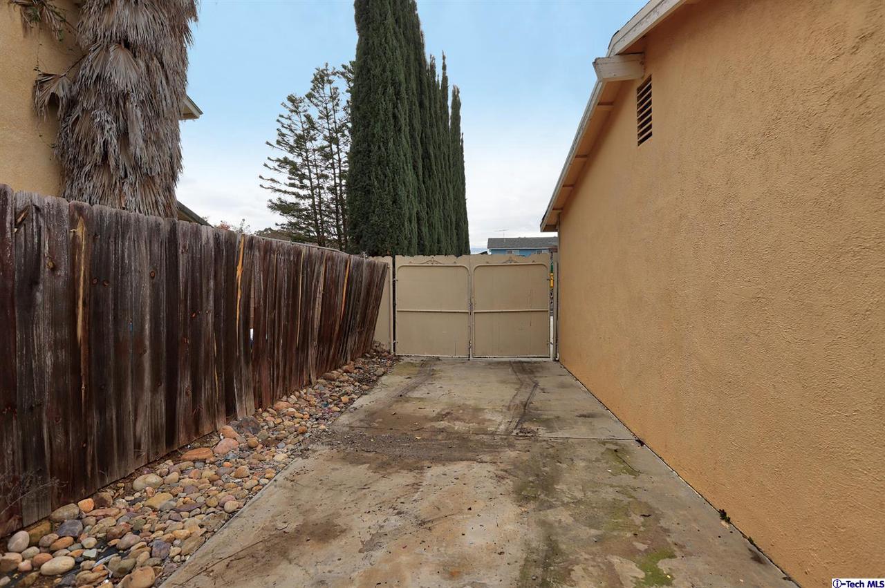 2833 Fitzgerald Road Simi Valley, CA 93065 - Photo 3 of 28