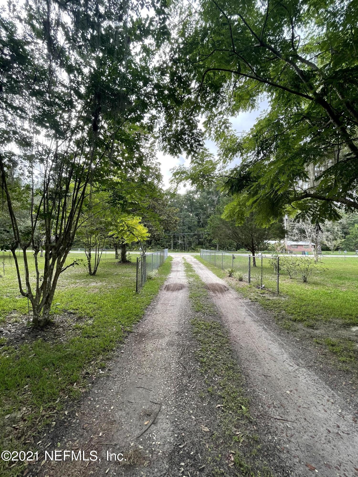 142 Francis Church Road Palatka, FL 32177 - Photo 3 of 31 E49FED2E-57C5-4799-B2E3-822689FF3807