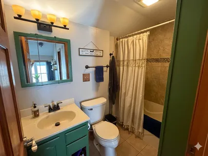 $280,000 | 421 Center Street, Woodstock, IL 60098