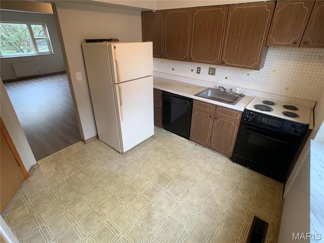 $375,000 | 7409 Olian Drive, Hazelwood, MO 63042