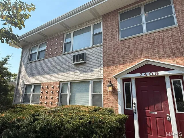 $375,000 | 7409 Olian Drive, Hazelwood, MO 63042